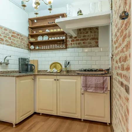 Iconic Stone イズミル