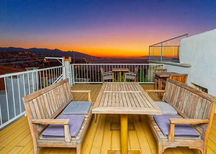 Iconic Stone איזמיר